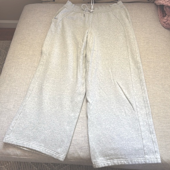 Lululemon wide leg scuba high rise joggers sweatpants light gray - Picture 3 of 10
